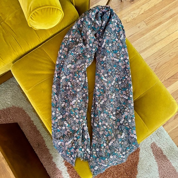Cozy Floral Lauren Conrad Scarf - New! - Picture 1 of 3